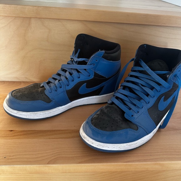 Jordan 1 Retro High OG
Dark Marina Blue size / Mens US8.5 \ 26.5CM \ EU42 - Picture 2 of 3